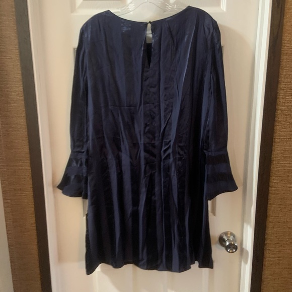 Cremieux Navy Selina Striped Tulip Sleeve Satin Dress size Large - Picture 9 of 11